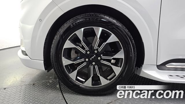 Kia Canival 2023 — photo 5