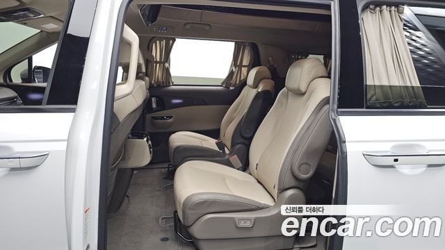 Kia Canival 2023 — photo 12