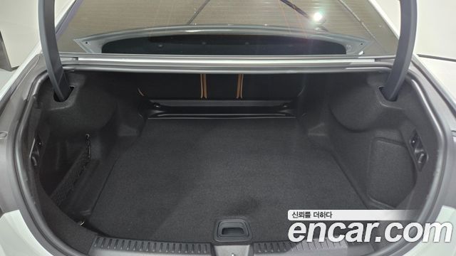 Mercedes-Benz E-Class 2026 — photo 10