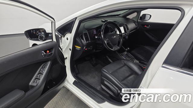 Kia K3 2015 — photo 13