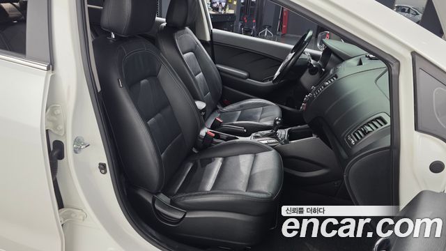 Kia K3 2015 — photo 17
