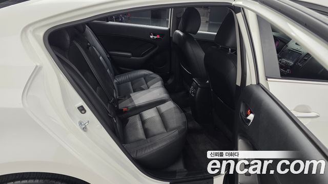 Kia K3 2015 — photo 18