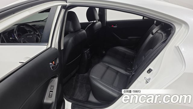 Kia K3 2015 — photo 16