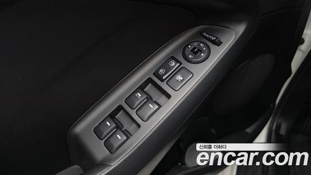 Kia K3 2015 — photo 27