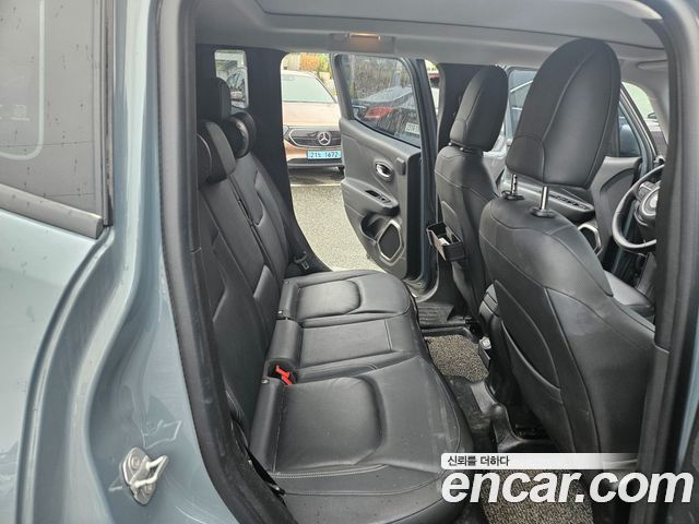 Jeep Renegade 2018 — photo 10