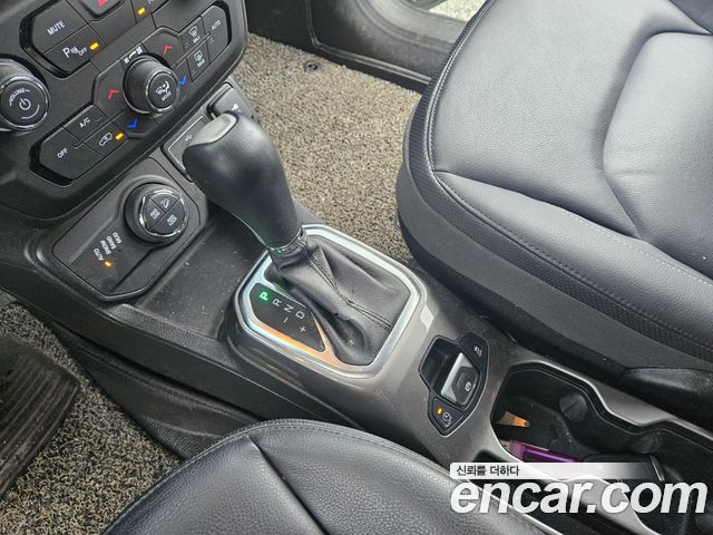 Jeep Renegade 2018 — photo 12