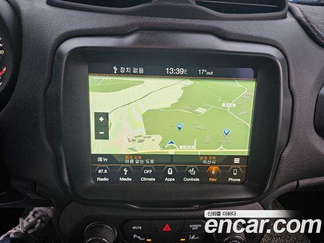 Jeep Renegade 2018 — photo 15
