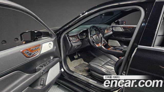Lincoln Continental 2017 — photo 10