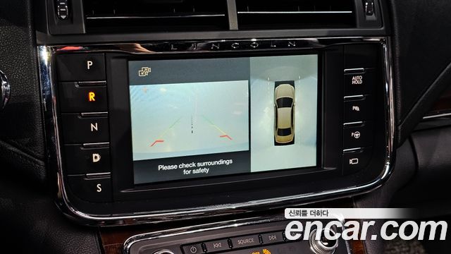 Lincoln Continental 2017 — photo 15