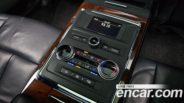Lincoln Continental 2017 — photo 17