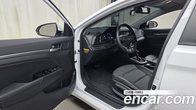 Hyundai AVANTE 2020 — photo 13