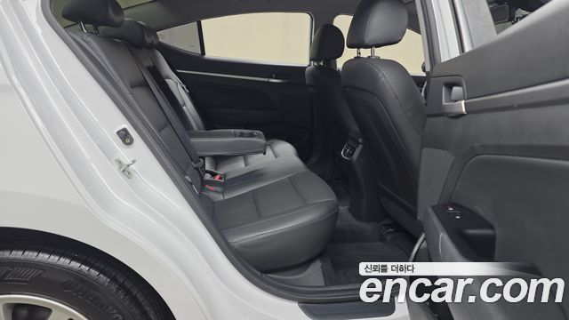 Hyundai AVANTE 2020 — photo 17