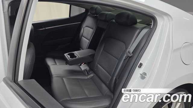 Hyundai AVANTE 2020 — photo 18