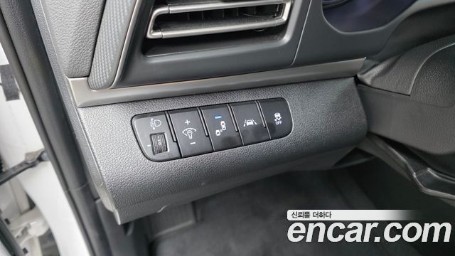 Hyundai AVANTE 2020 — photo 25
