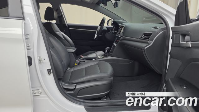 Hyundai AVANTE 2020 — photo 16