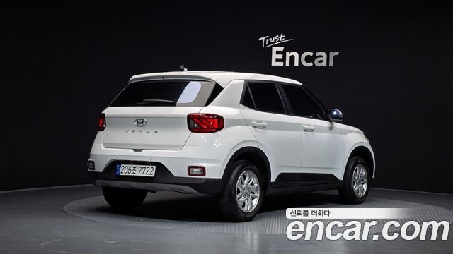 Hyundai Venue 2023 — photo 2
