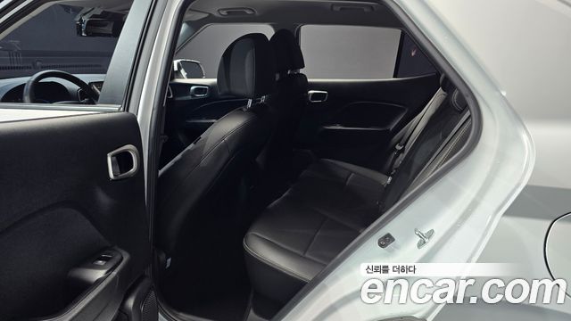 Hyundai Venue 2023 — photo 18