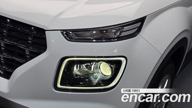 Hyundai Venue 2023 — photo 8