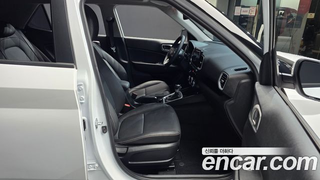 Hyundai Venue 2023 — photo 16