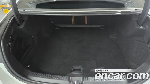 Mercedes-Benz E-Class 2026 — photo 10