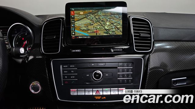 Mercedes-Benz GLE-Class 2017 — photo 14