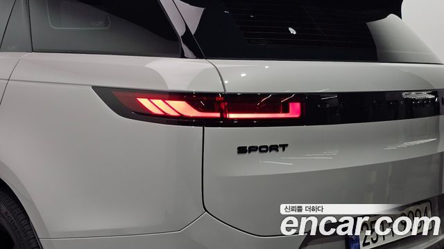 Land Rover Range Rover Sport 2025 — photo 9