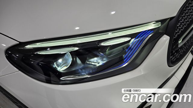 Mercedes-Benz GLC-Class 2026 — photo 12
