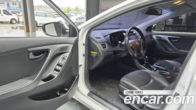Hyundai AVANTE 2014 — photo 10