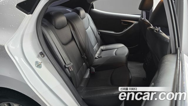 Hyundai AVANTE 2014 — photo 11
