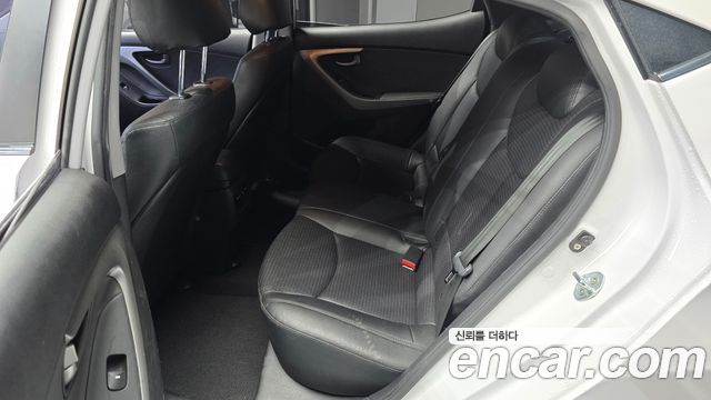 Hyundai AVANTE 2014 — photo 12