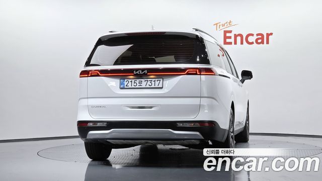 Kia Canival 2023 — photo 4