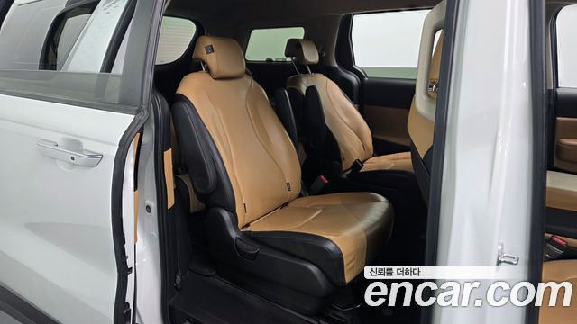 Kia Canival 2023 — photo 12