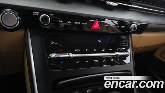 Kia Canival 2023 — photo 16