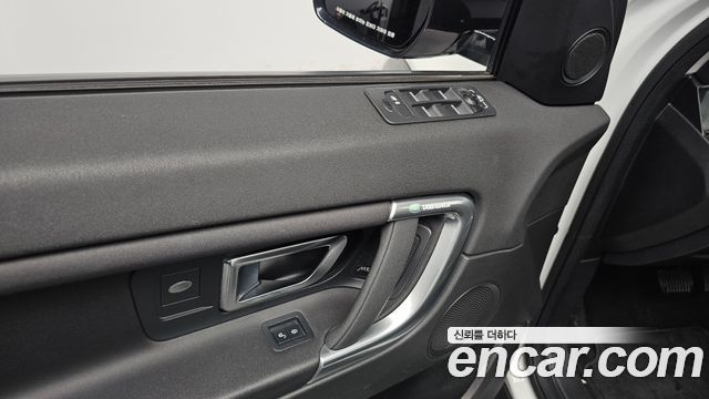 Land Rover Discovery Sport 2019 — photo 30