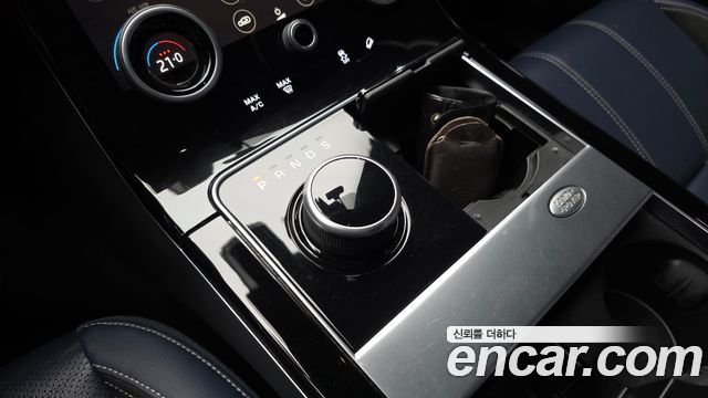 Land Rover Range Rover Velar 2018 — photo 12
