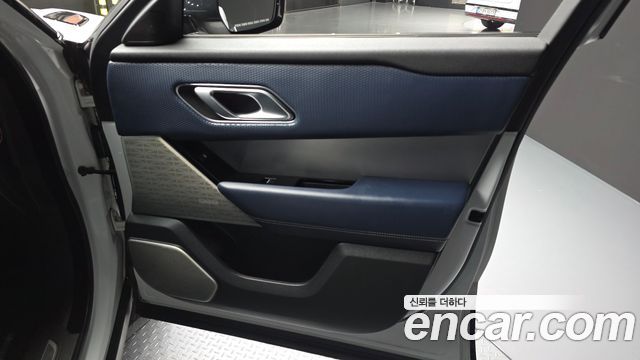 Land Rover Range Rover Velar 2018 — photo 14