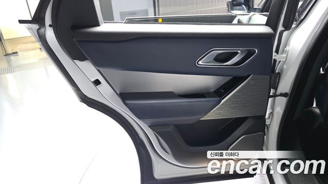Land Rover Range Rover Velar 2018 — photo 15
