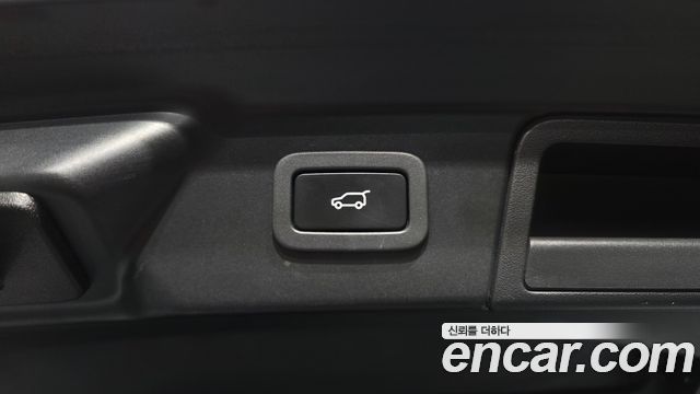 Land Rover Range Rover Velar 2018 — photo 27