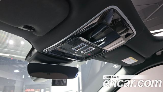 Land Rover Range Rover Velar 2018 — photo 28
