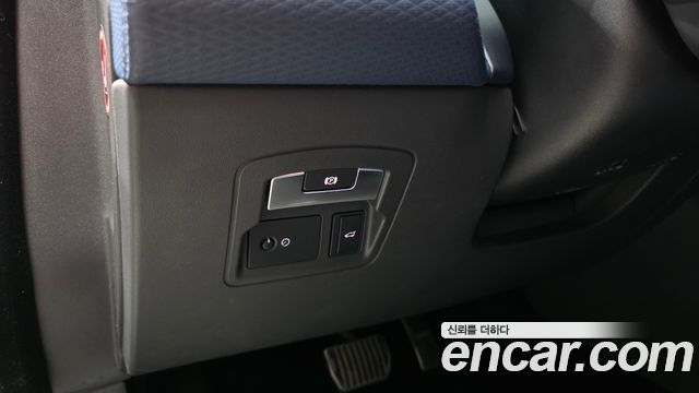 Land Rover Range Rover Velar 2018 — photo 32