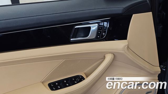 Porsche Panamera 2021 — photo 31