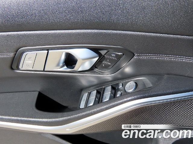 BMW 3-Series 2021 — photo 12