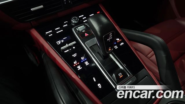 Porsche Cayenne 2021 — photo 12