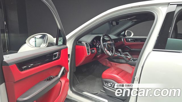 Porsche Cayenne 2021 — photo 13