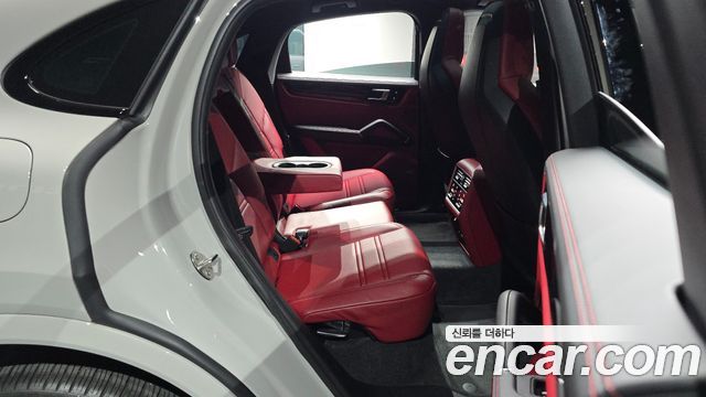Porsche Cayenne 2021 — photo 17