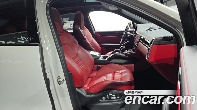 Porsche Cayenne 2021 — photo 18