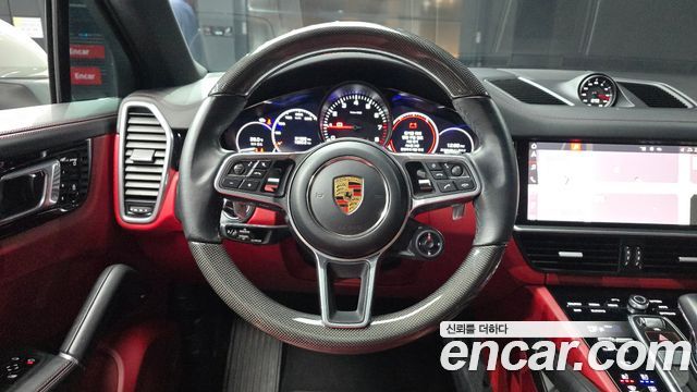 Porsche Cayenne 2021 — photo 19