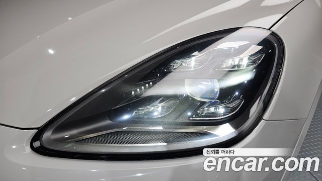 Porsche Cayenne 2021 — photo 8