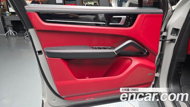 Porsche Cayenne 2021 — photo 14