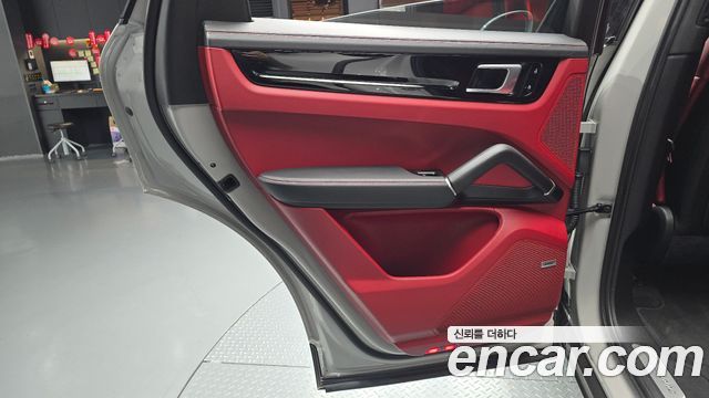 Porsche Cayenne 2021 — photo 15